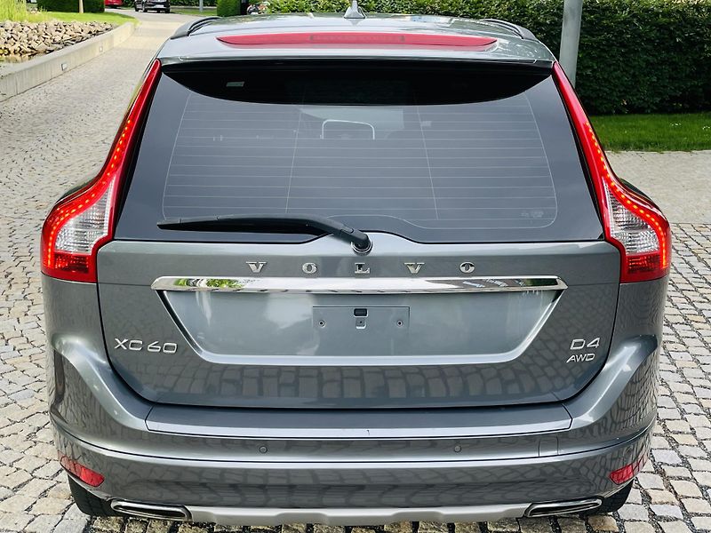 Volvo XC60 2.4D 5VÁLEC 1.MAJITEL SERVISKA - fotka 14 z 43