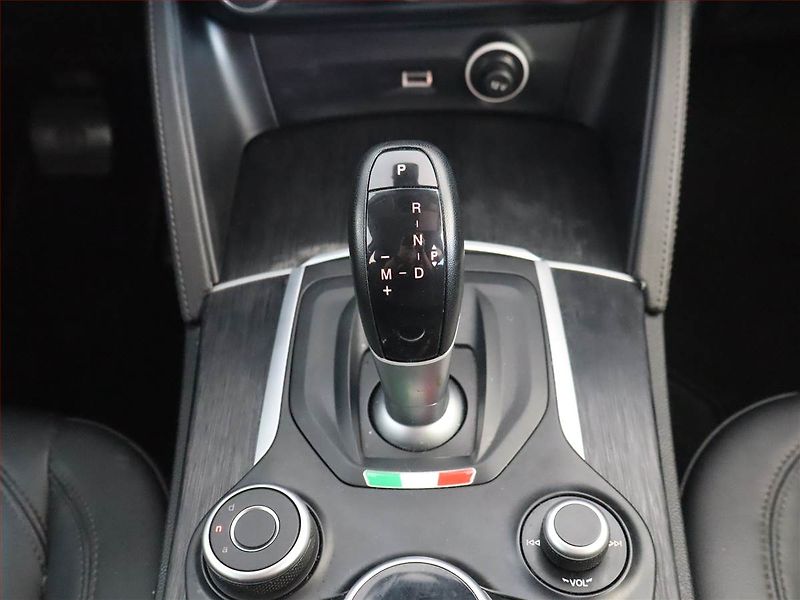 Alfa Romeo Stelvio (2019) 2.2 Diesel, Automat, Kůže - fotka 13 z 23
