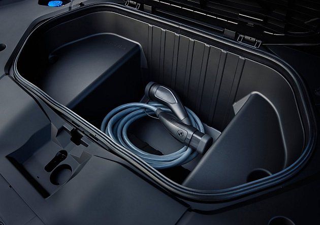 I pod přední kapotou je úložný prostor., zdroj: Se svolením BMW