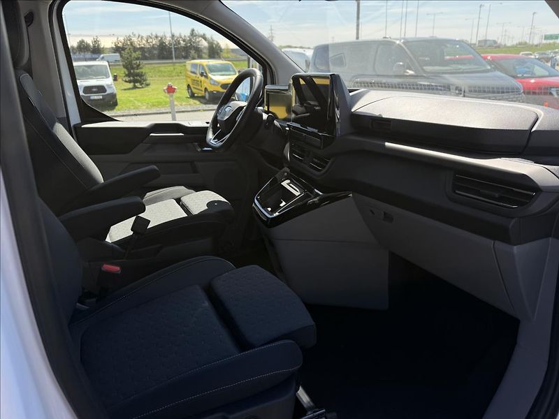 Ford Tourneo Custom 2,5 PHEV 171 kW Titanium L2 - fotka 16 z 26