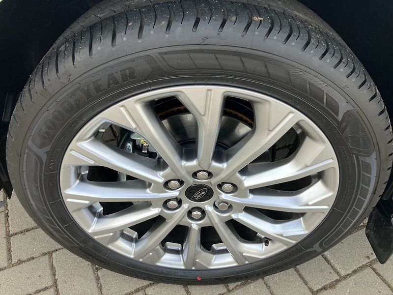 Ford Tourneo Custom (2024) TITANIUM LONG 8-AT AWD - fotka 23 z 24