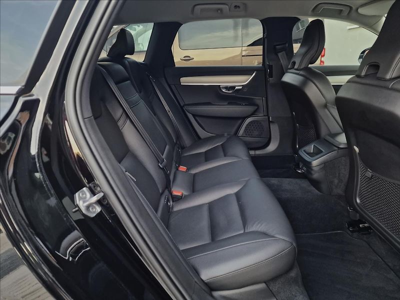 Volvo V90 B4 AWD Momentum Pro Auto,1Maj - fotka 15 z 50