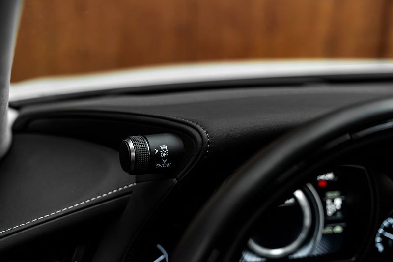 Lexus LS 500 H - fotka 10 z 30