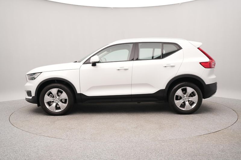 Volvo XC40 B4 AWD MOMENTUM PRO CZ - fotka 6 z 27