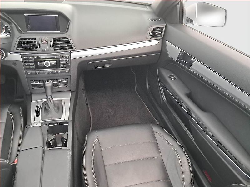 Mercedes-Benz Třídy E (2010) E 250, Automat, Kůže, Navi - fotka 8 z 22