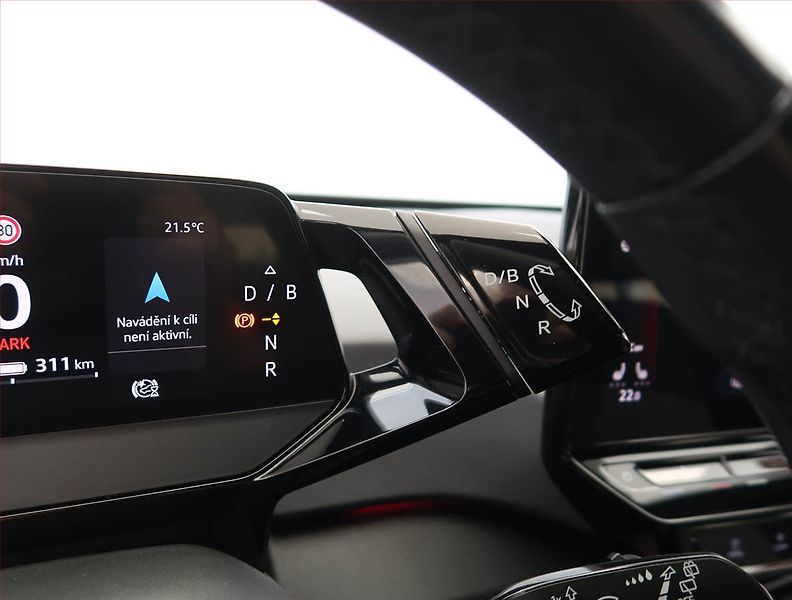 Volkswagen ID.3 (2020) Life Pro Perf. (62 kWh) - fotka 13 z 28