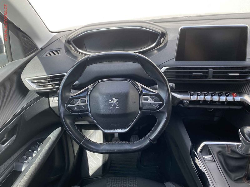 Peugeot 3008 (2018) 1.2 PT, ČR, Active - fotka 11 z 17