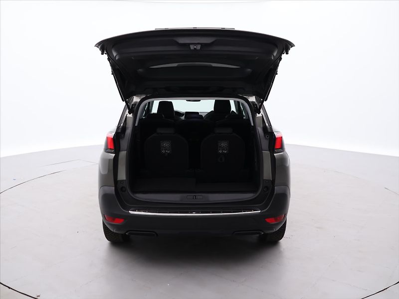 Peugeot 5008 1,2 PT 96kW Allure PANO 7-míst - fotka 9 z 33