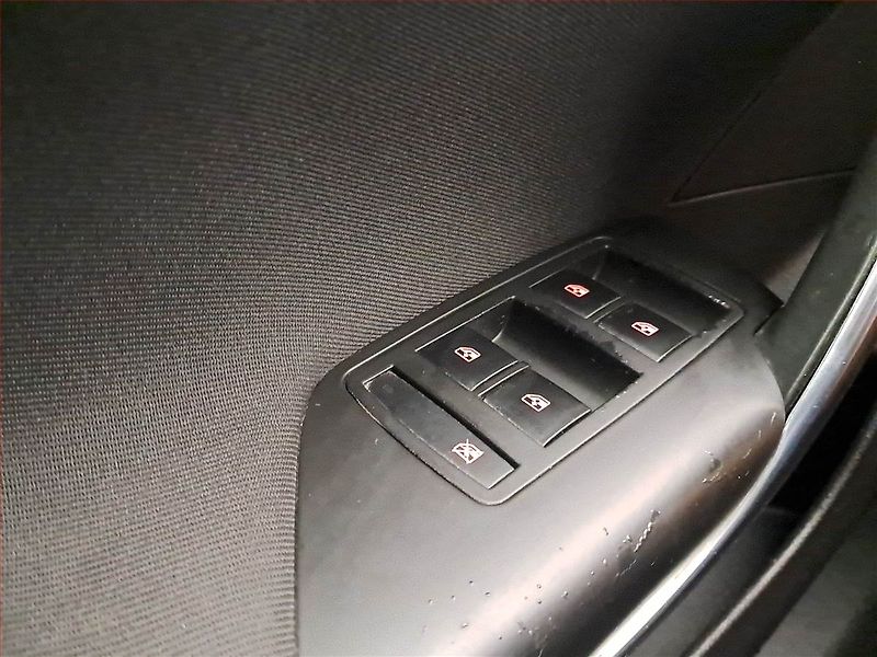 Opel Insignia (2011) 2.0 CDTI, po STK, Tažné - fotka 15 z 16