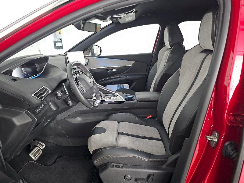 Peugeot 3008 (2021) 1.6 PHEV 300k 4x4 GT Pack - fotka 6 z 28