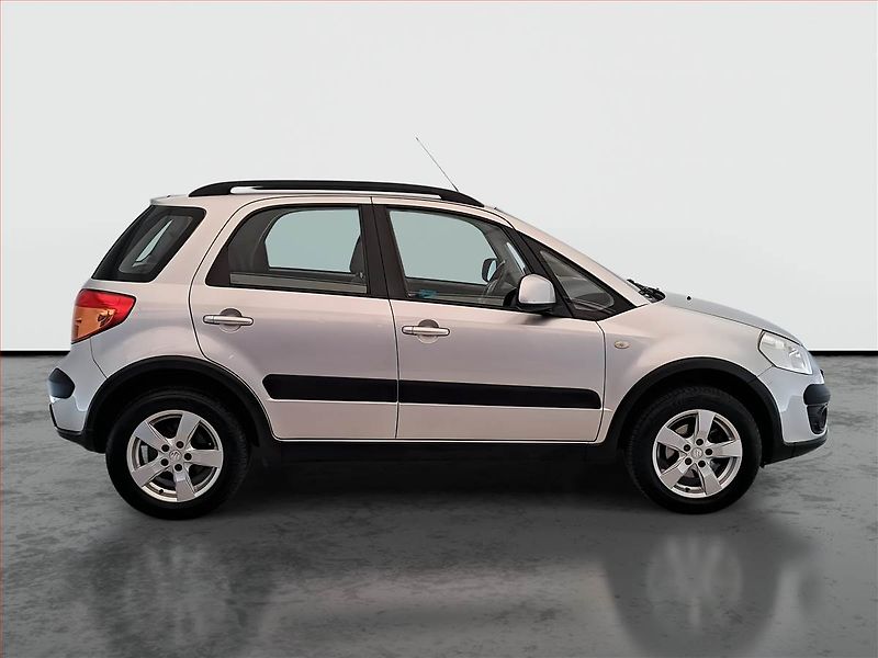 Suzuki SX4 (2011) 1.6 VVT, 4X4, ČR,1.maj - fotka 6 z 16