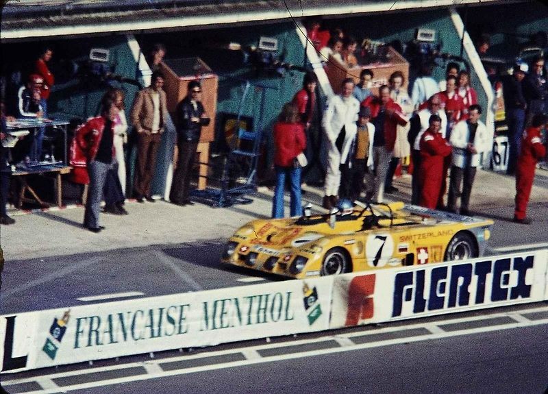 Švédský závodní jezdec Joakim Bonnier v kokpitu vozu F1 Maserati v roce 1966.
