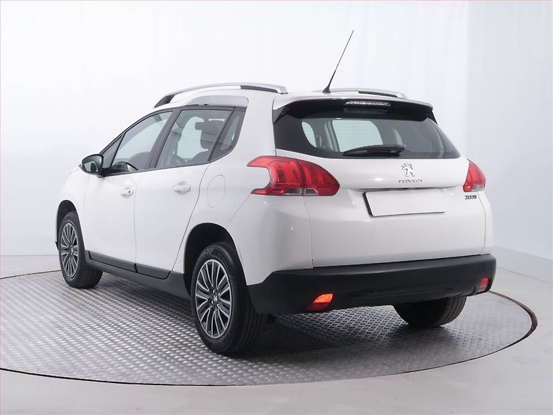 Peugeot 2008 (2014) Active 1.2 VTi, ČR,1.maj - fotka 4 z 19