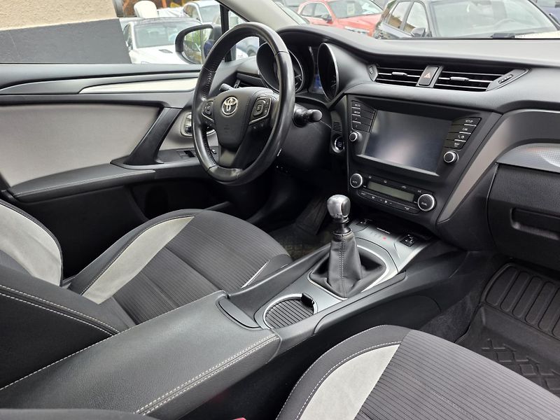 Toyota Avensis (2018) 1.8AUT.KLIMA-2.maj.PRAV.SERVIS - fotka 4 z 19