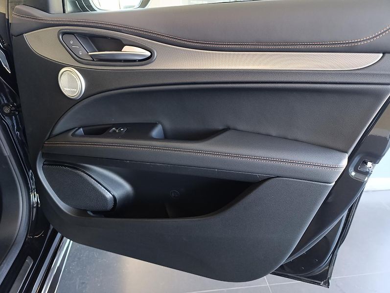 Alfa Romeo Stelvio Intensa 2,0Turbo 280k AWD - fotka 14 z 26