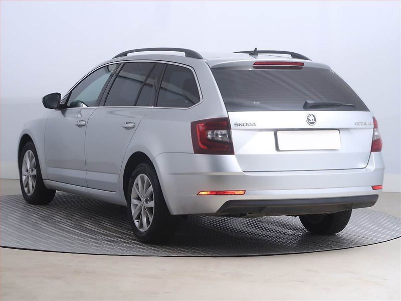 Škoda Octavia (2018) 1.6 TDI, Automat, Navi - fotka 4 z 20
