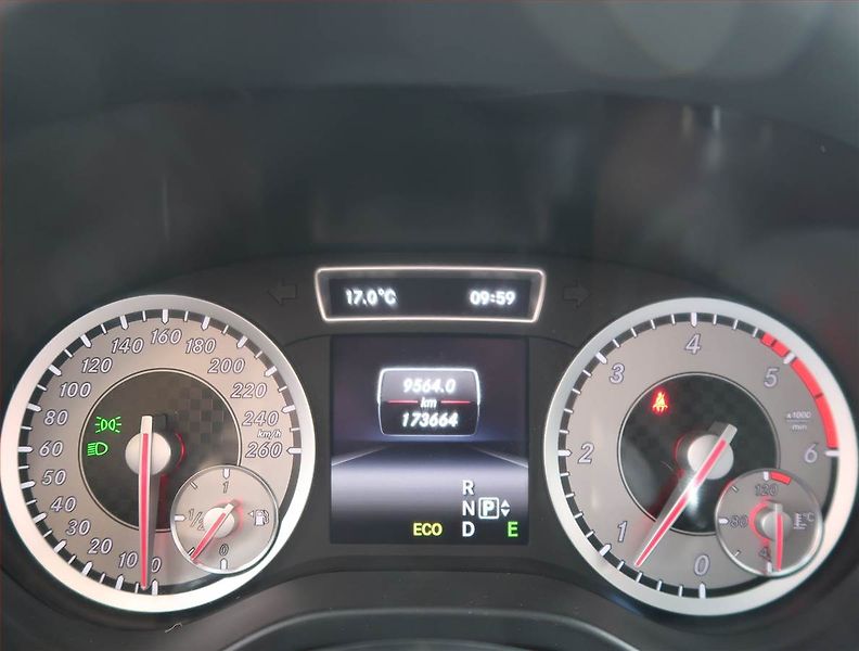 Mercedes-Benz Třídy A (2013) A 180 CDI, Automat, Tempomat - fotka 11 z 15