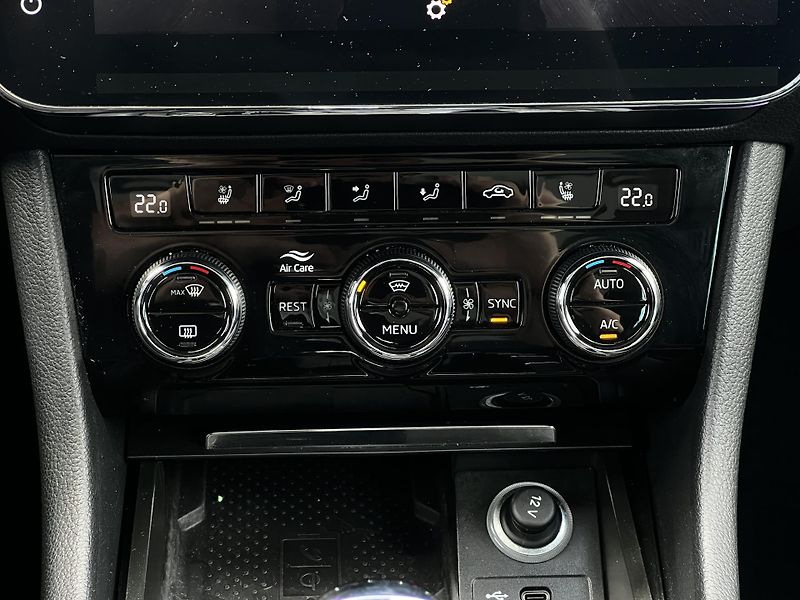 Škoda Superb 2.0TDI DSG Virtual, Kůže, TZ - fotka 16 z 28