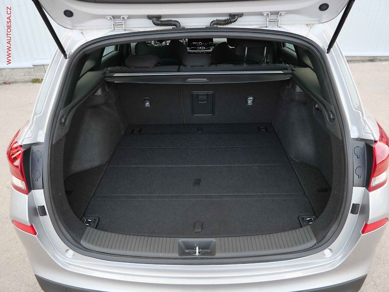 Hyundai i30 (2023) 1.5T-GDi, 1.maj,ČR, AT, LED - fotka 7 z 28