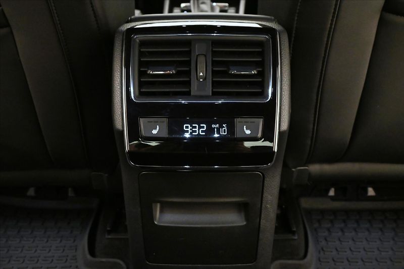 Škoda Superb 2,0 TDI 147 kW DSG L&K 4x4 Zár - fotka 22 z 32