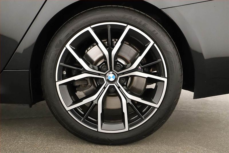 BMW Řada 5 (2021) 540d xDrive - fotka 12 z 18