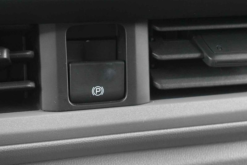 Volkswagen Transporter existuje již v sedmé generaci.