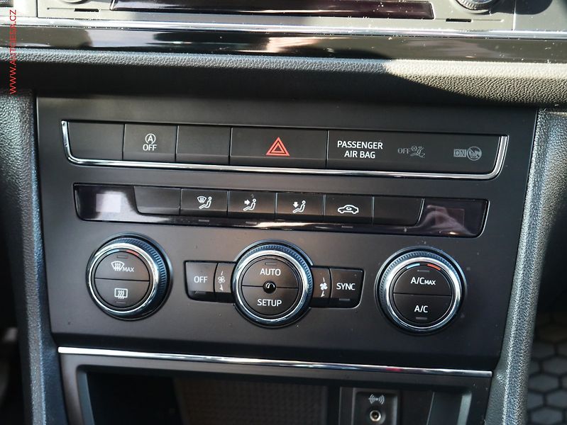 Seat Leon (2016) 1.6TDi, AC, TZ, park.čidla - fotka 15 z 20