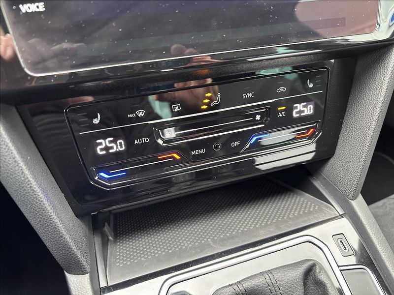 Volkswagen Passat 2,0 TDI R-Line 140kW - fotka 41 z 47