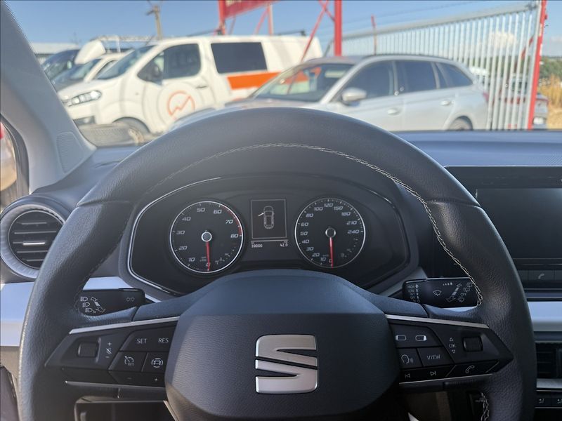 Seat Arona 1,0 TSI DSG 81kW 39.000Km - fotka 11 z 33