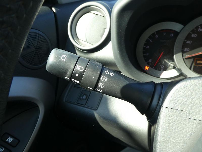 Toyota RAV4 (2006) 2.0i 112kW REZERVOVANO - fotka 12 z 28