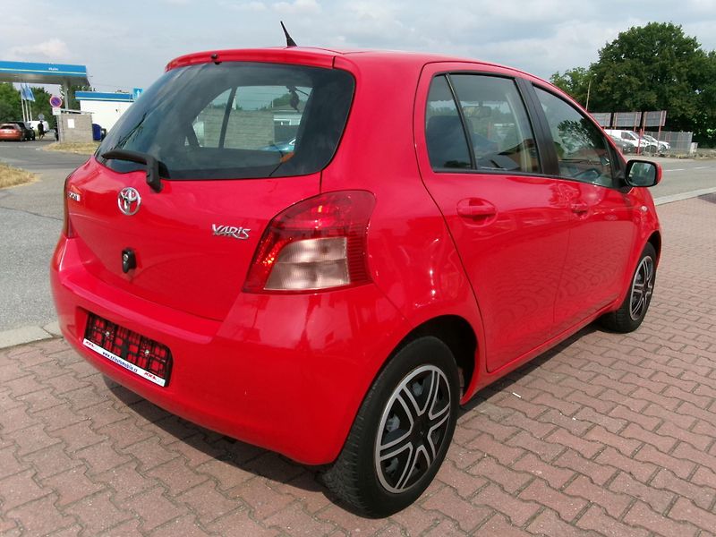 Toyota Yaris (2006) 1,0 VTT-i KLIMA - fotka 7 z 25