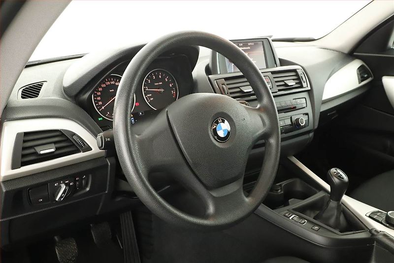 BMW Řada 1 (2013) 116i, Serv.kniha - fotka 10 z 12
