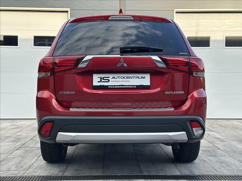 Mitsubishi Outlander 2,2 DI-D 150PS  Intense+ -7 4x - fotka 9 z 53