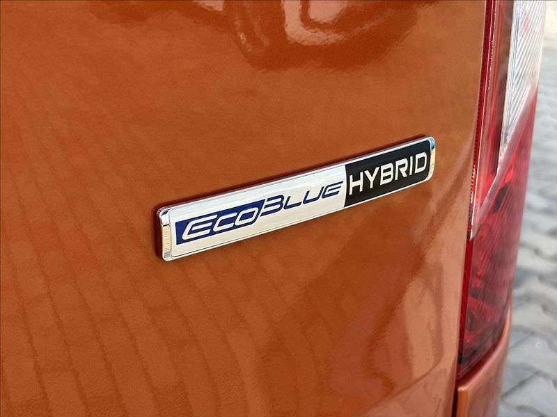 Ford Tourneo Custom 2,0 mHEV 136kW Titanium L2 - fotka 12 z 41