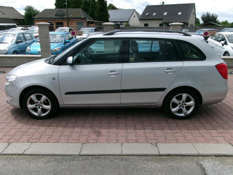 Škoda Fabia (2011) 1,2TSi ELEGANCE AC ALU VÝHŘEV - fotka 9 z 27