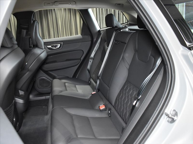 Volvo XC60 2,0 B5 AWD PLUS BLIS,Bezklíč - fotka 9 z 23