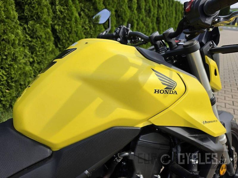 Honda CB 750 Hornet (2023) - fotka 6 z 19