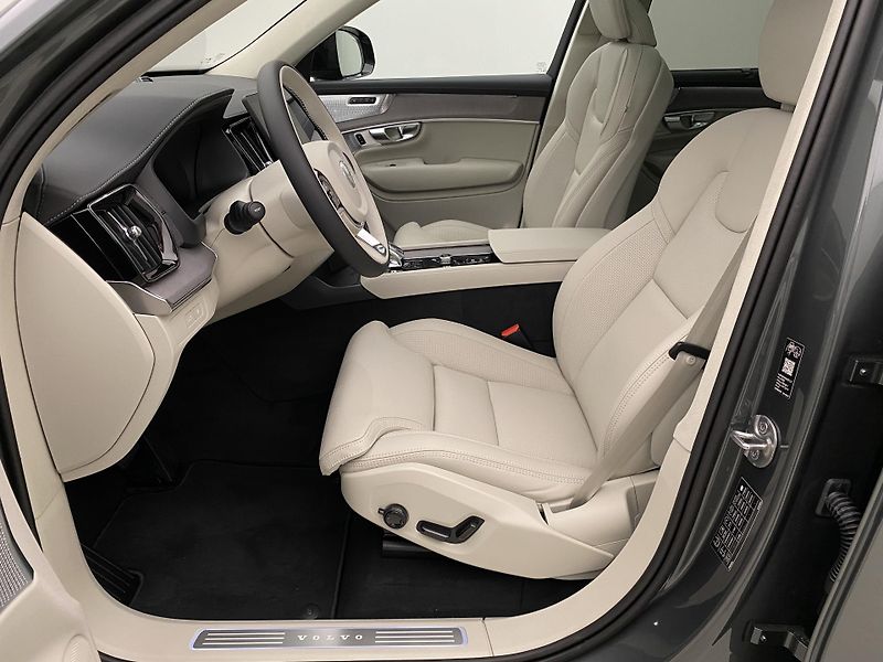 Volvo XC90 (2026) T8 AWD RECHARGE DARK ULTRA - fotka 3 z 74