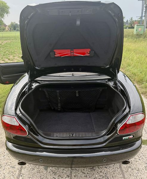 Jaguar XKR (2000) 4.0 V8 Supercharged Kabriolet  - fotka 28 z 30