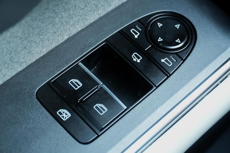 Mazda MX-30 e-Skyactiv, HUD, ACC, Kamera - fotka 29 z 35