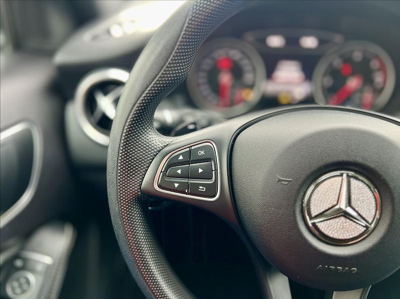 Mercedes-Benz Třídy A 180 d Sport automat - fotka 28 z 45