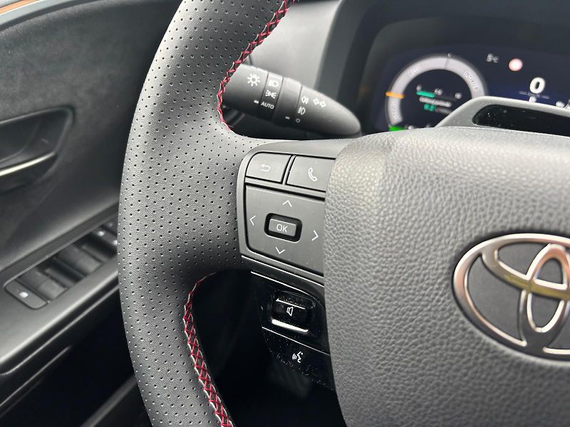 Toyota C-HR 2,0 HEV e-CVT GR Sport - fotka 17 z 29