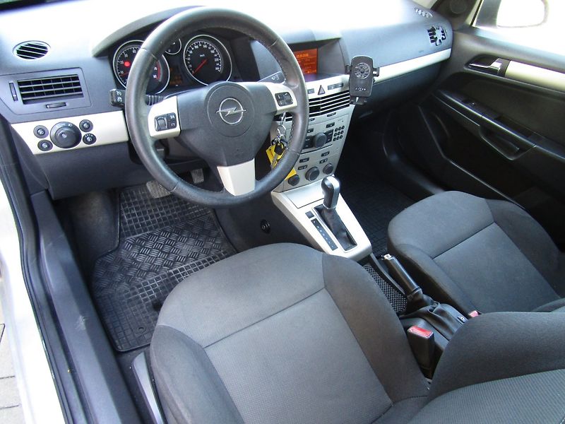 Opel Astra (2007) 1.8 16V AUTOMAT - fotka 13 z 35