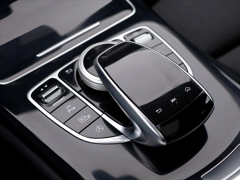 Mercedes-Benz Třídy C 2.0 220d 143kW Aut. LED - fotka 25 z 37