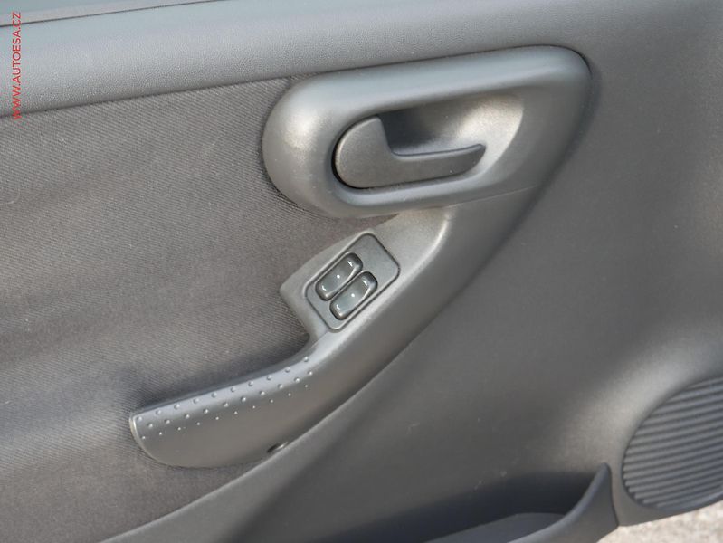 Opel Corsa (2005) 1.0i, AC, tažné - fotka 15 z 17