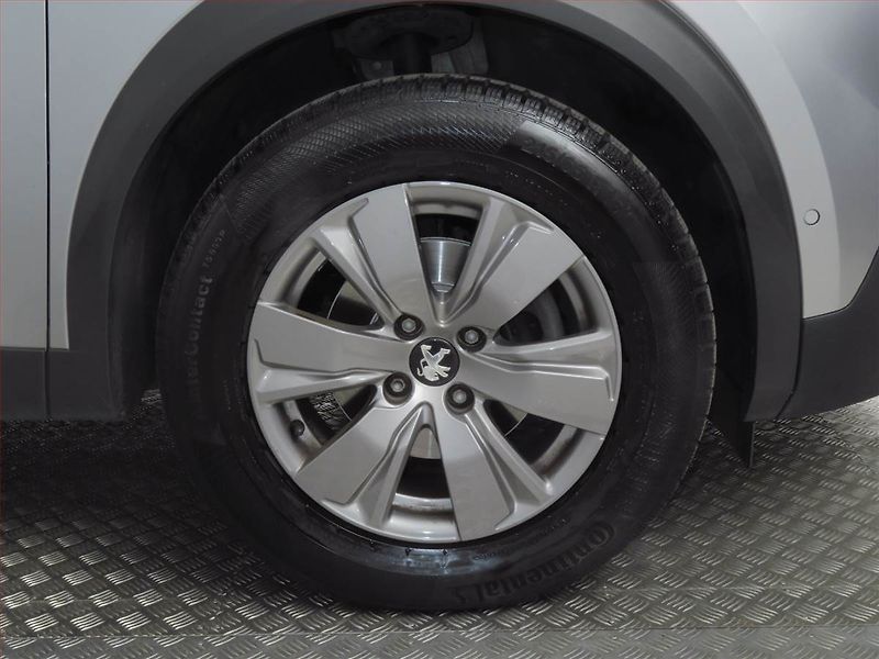 Peugeot 2008 (2020) 1.2 PureTech, Navi, Tempomat - fotka 14 z 20