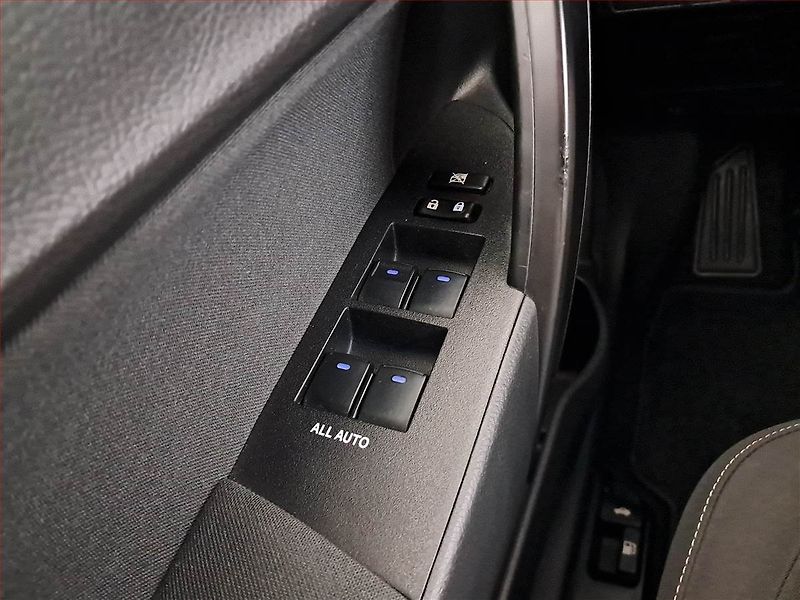 Toyota Corolla (2018) 1.6 Valvematic, Automat - fotka 16 z 17