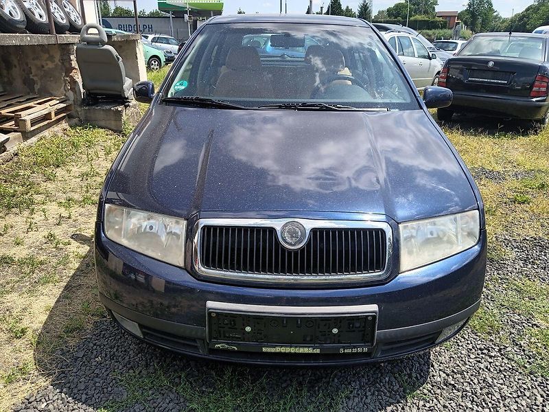 Škoda Fabia 1.4 16V  Elegance - fotka 9 z 28