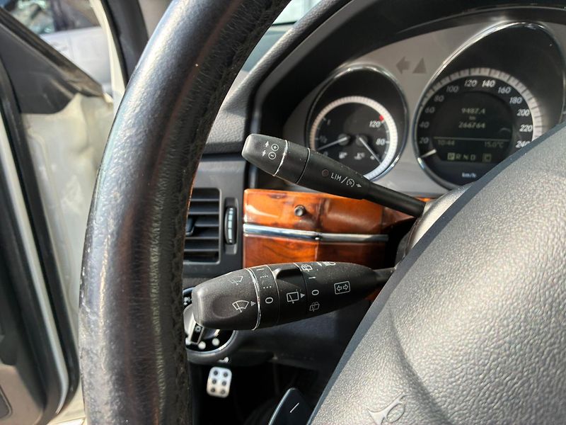 Mercedes-Benz GLK (2009) 220CDi, 125KW, 4x4 - fotka 19 z 23