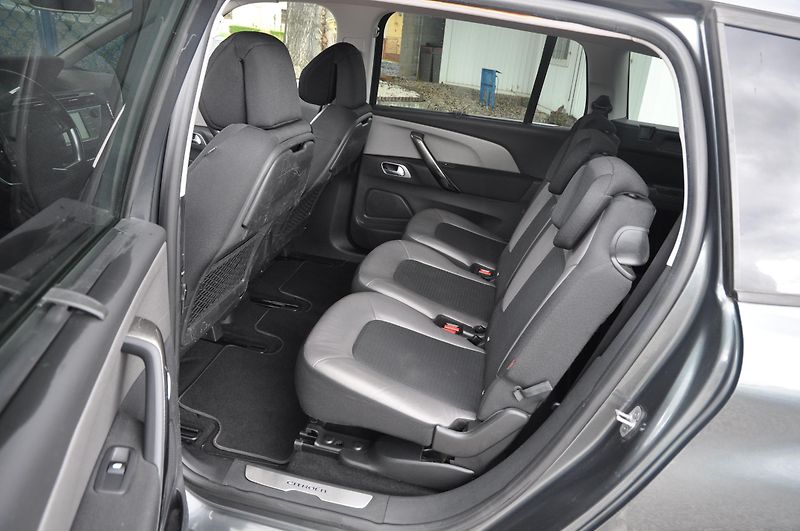 Citroën Grand C4 Picasso 1.6HDi 88kW Exclusive Automat - fotka 7 z 24